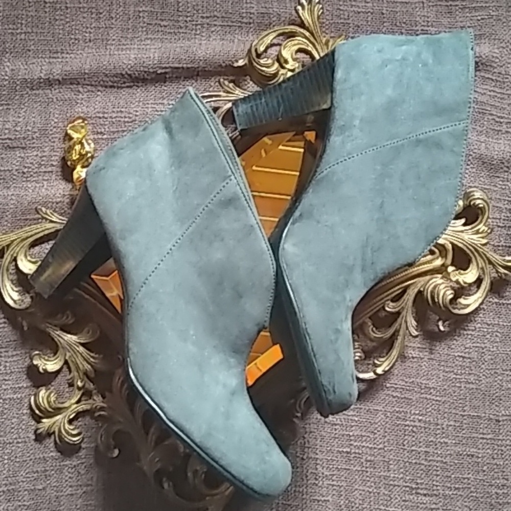 AEROSOLES Stunning Boots Size 11